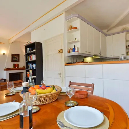 Iliokambida House *